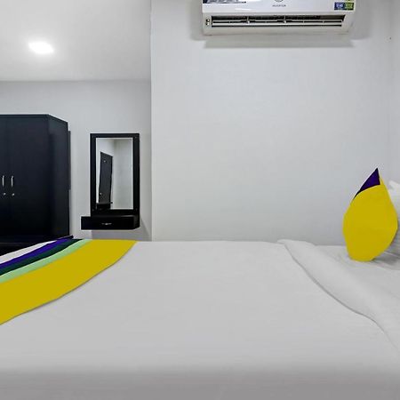 Itsy By Treebo - Lg Grand Inn Haidarábád Kültér fotó